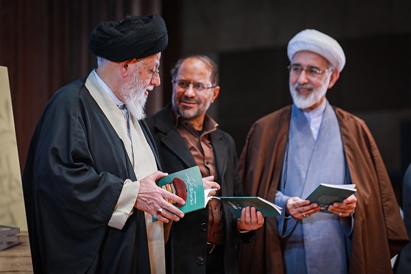 مجموعه داستان «دردسرسازان کوچک» در یزد رونمایی شد