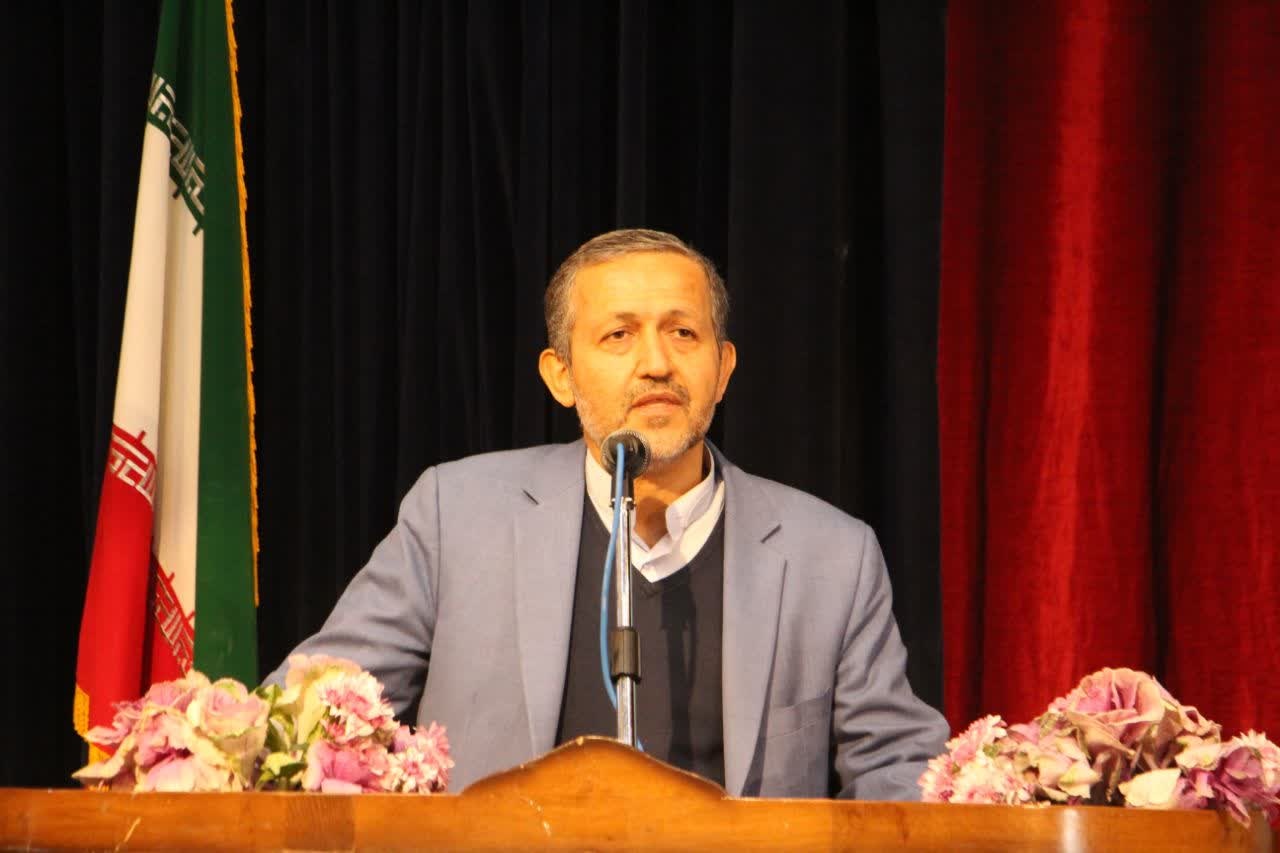 ضرورت تجلیل از مؤلفان کتاب و تبدیل آن به یک فرهنگ/ کتاب عامل ماندگاری نام و اندیشۀ نویسندگان است