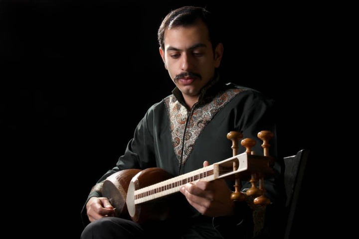 نوازنده باید قواعد و دستور زبان موسیقی کلاسیک یا دستگاهی ایران را بشناسد