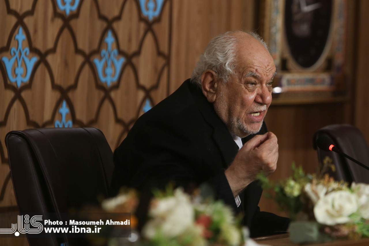 مجتهدی روی سنت فلسفی ایران و زبان فارسی تعصب داشت / متفکر فلسفه غرب بود نه مدافع آن