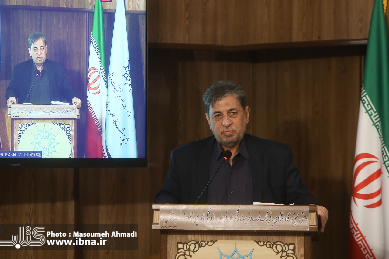 مجتهدی روی سنت فلسفی ایران و زبان فارسی تعصب داشت / متفکر فلسفه غرب بود نه مدافع آن