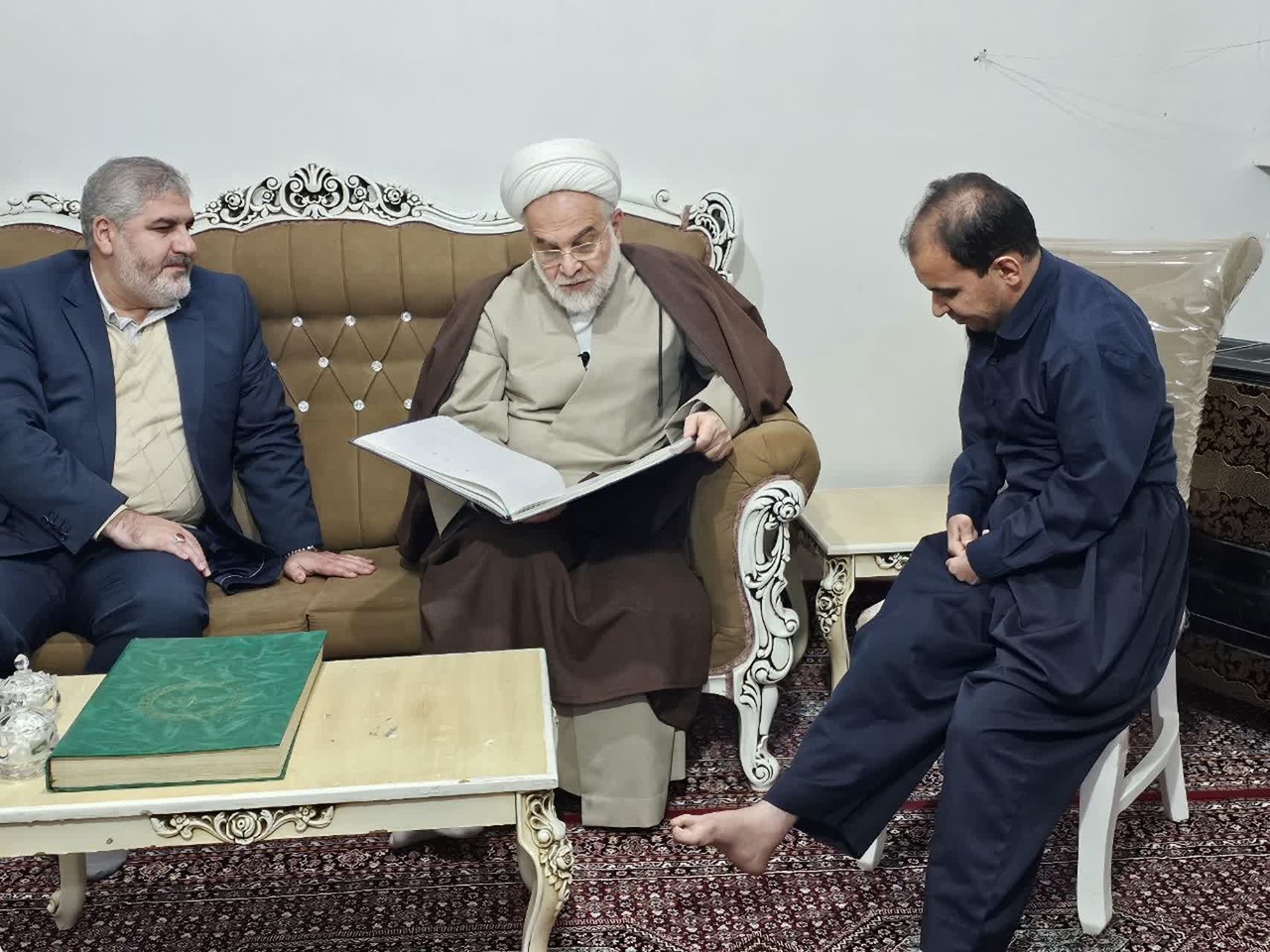 تقدیر نماینده ولیفقیه در کردستان از نویسنده دفاع مقدس و کاتب قرآن کریم
