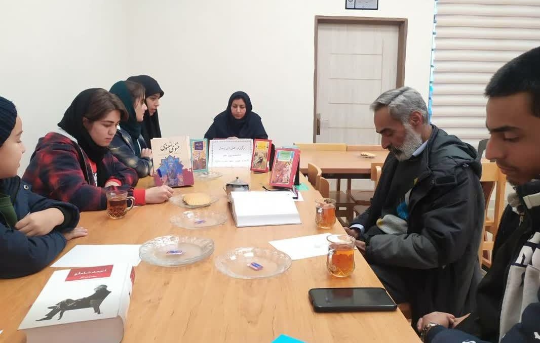 برگزاری محفل ادبی وصال در بینالود/ پیشرفت ۸۵ درصدی کتابخانه گرماب