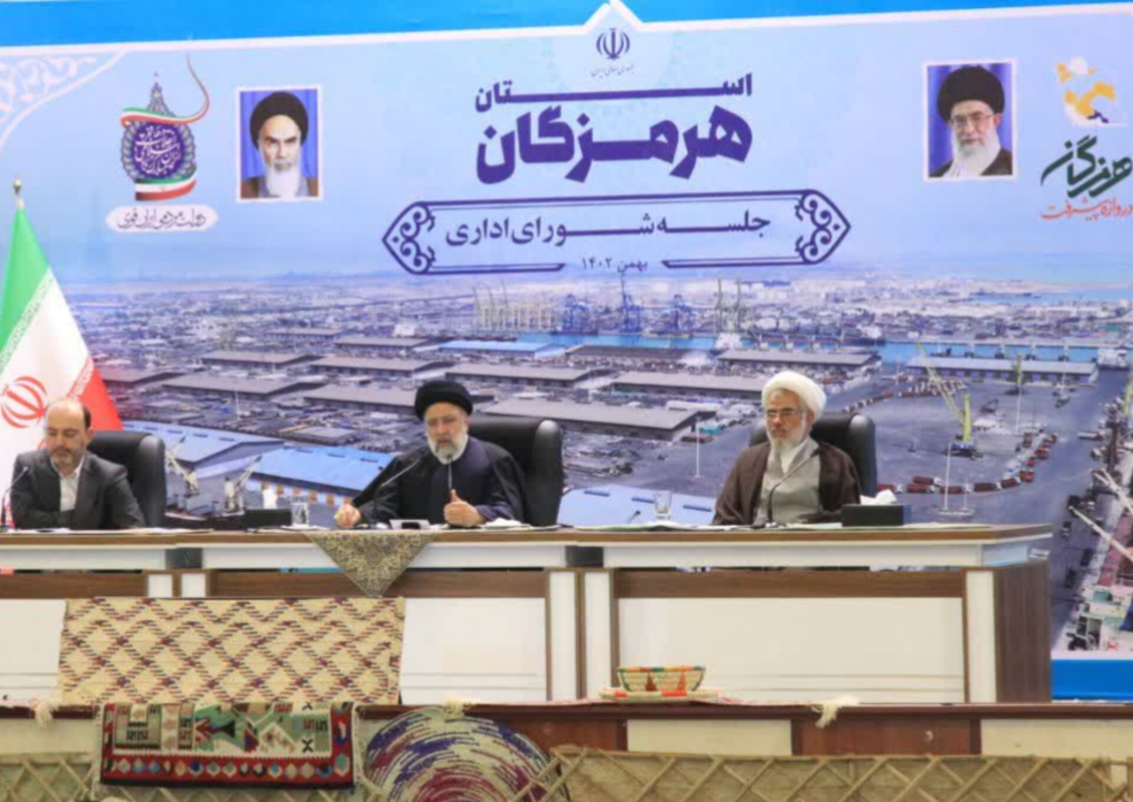 مرزبانان فرهنگ نسبت به تهاجم فرهنگی دشمن حساس باشند