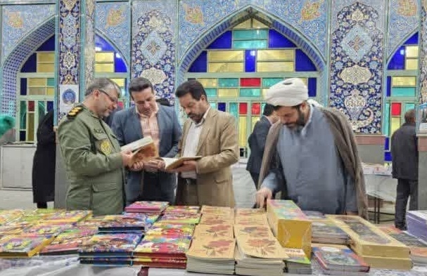برپایی نمایشگاه کتاب در امامزاده عبدالله شهرستان بافق / اجرای کاروان قرآنی در بافق