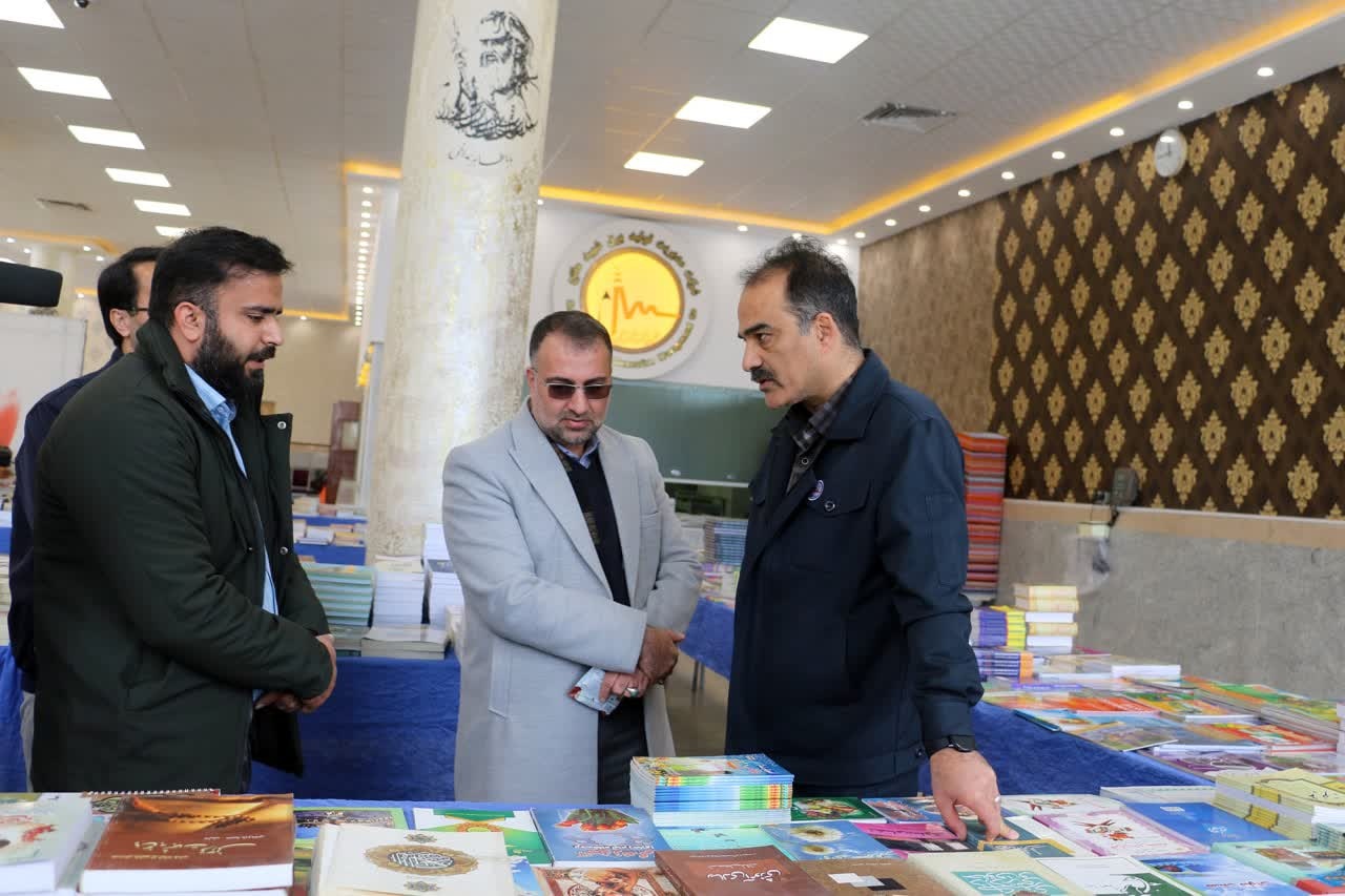 برپایی نمایشگاه کتاب در نیروگاه مفتح همدان/ عرضه ۲۰ هزار عنوان کتاب