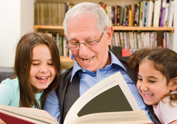 بلندخوانی کتاب؛ سنتی دیرینه در جامعه سنتی ایران/ چرا کتاب را بلند بخوانیم؟