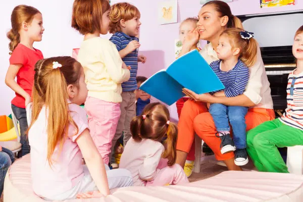 بهترین کتاب برای تربیت کودک دو ساله: معرفی ۴ کتاب برتر