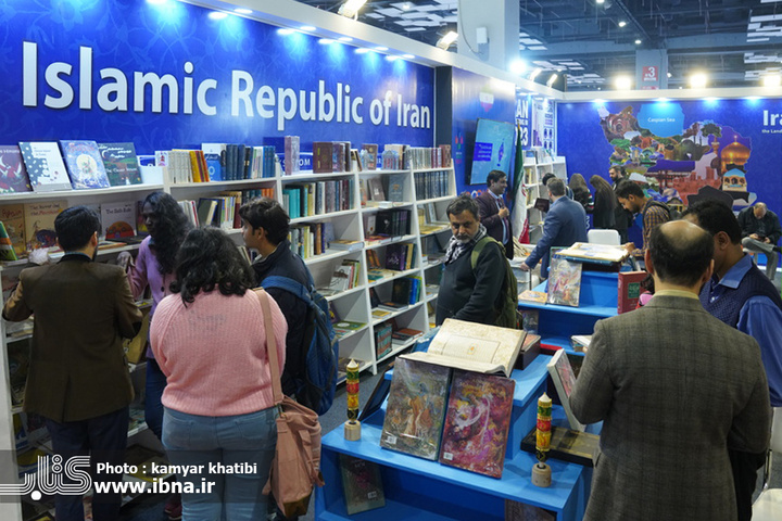 استقبال از غرفه ایران در نمایشگاه کتاب دهلی