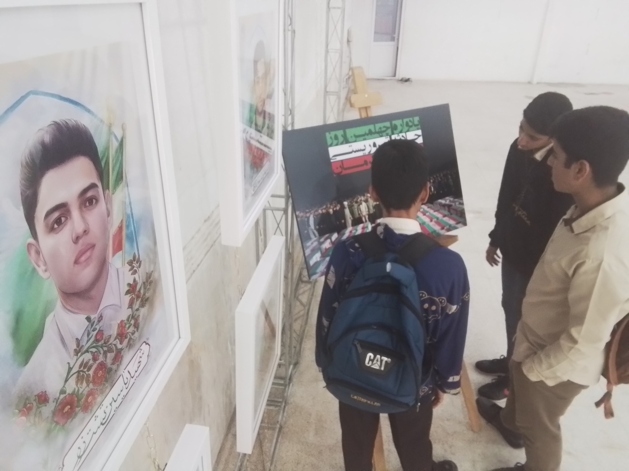 «دختر کاپشن صورتی با گوشواره قلبی» همان نمایشگاه کتاب بندرعباس شد