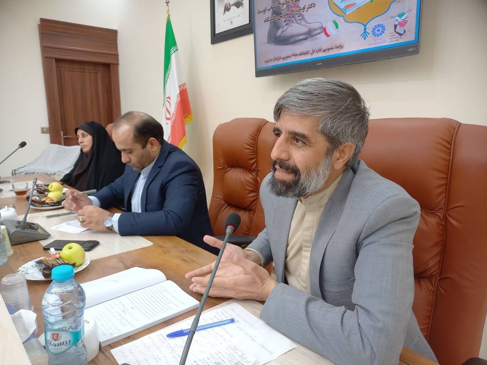 کتاب «زندهتر از همیشه» در بیرجند رونمایی شد