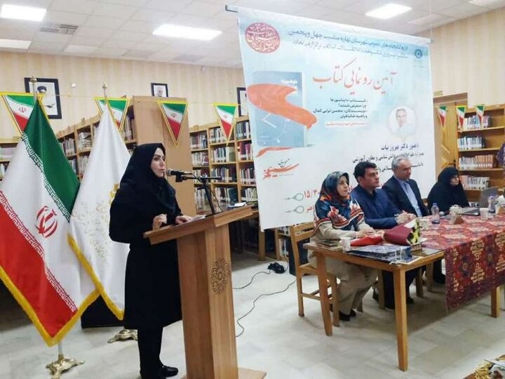 کتاب «دایناسورها چرا منقرض شدند؟» رونمایی شد