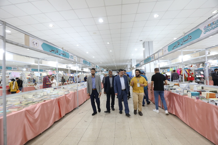 مدیرعامل خانه کتاب و ادبیات ایران از نمایشگاه کتاب هرمزگان بازدید کرد