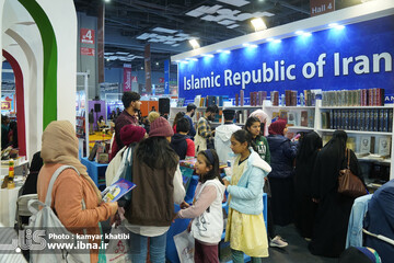استقبال پرشور از غرفه ایران در نمایشگاه کتاب دهلی‌نو
