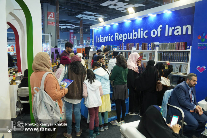 استقبال پرشور از غرفه ایران در نمایشگاه کتاب دهلی