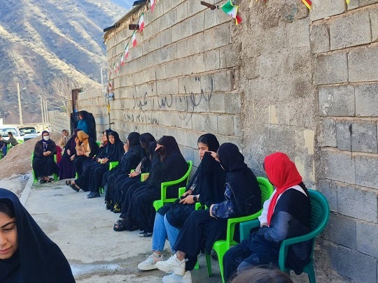 کتابخانه روستایی شهدای سادات گشوده شد/ شوق کتابخوانی در بچههای روستا