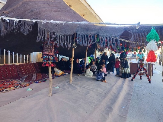 کتابخانه روستایی شهدای سادات گشوده شد/ شوق کتابخوانی در بچههای روستا