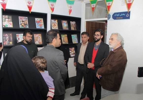 کتابخانه روستایی شهدای سادات گشوده شد/ شوق کتابخوانی در بچههای روستا
