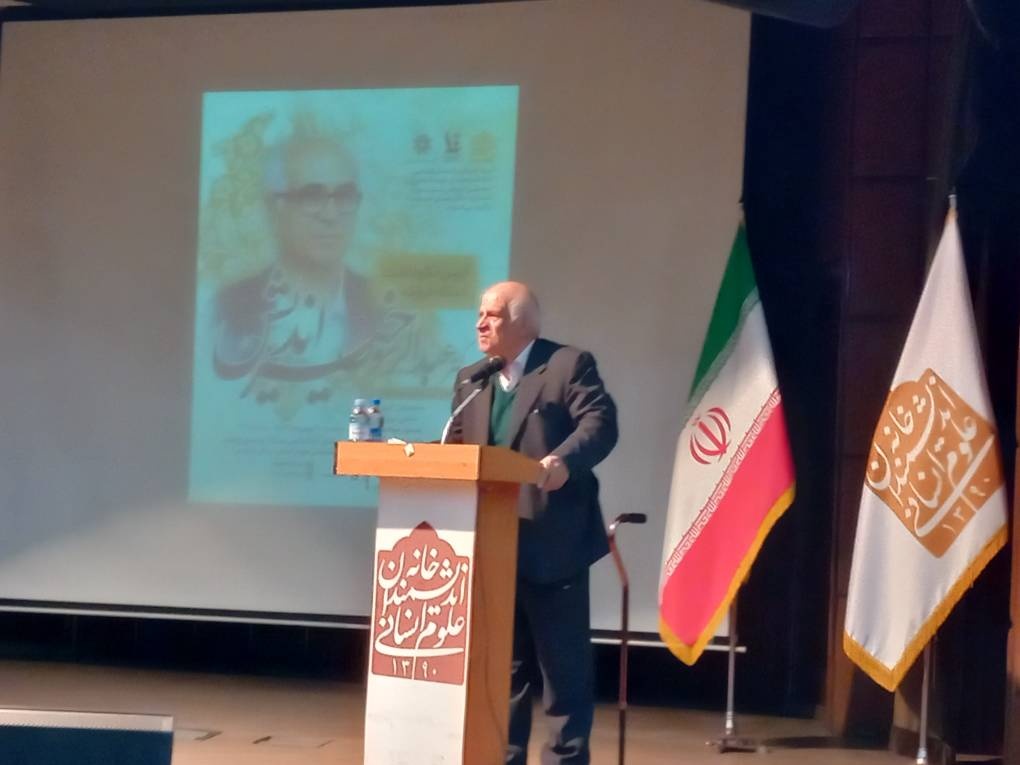 خیراندیش هم مغول را میشناسد و هم تاریخ جهان را میداند/ مورخ به تاریخ گذشته میپردازد اما برای آینده