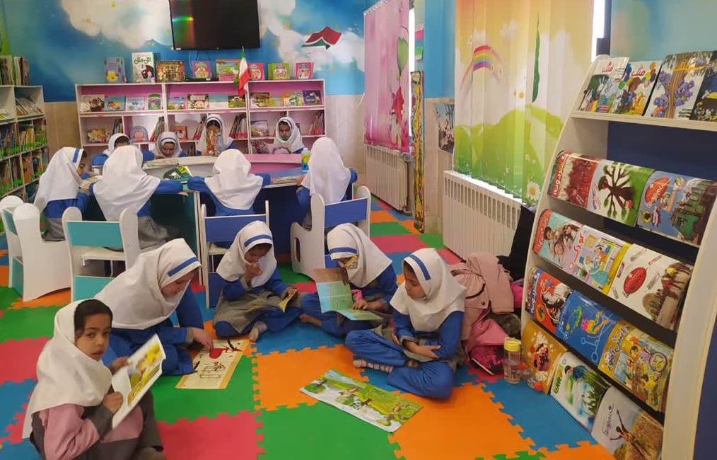 اهدای کتاب به کتابخانه کلات/جمعخوانی کتاب در تربتحیدریه