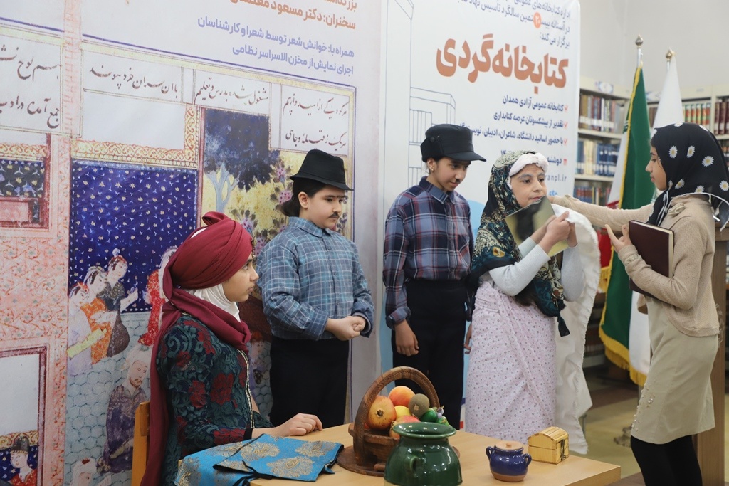 اجرای طرح کتابخانهگردی در ۳۱ کتابخانه عمومی همدان/ نظامی جزو پنج ستون کاخ ادب فارسی