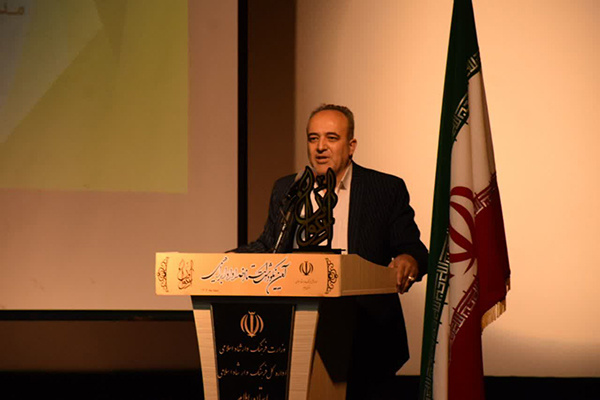 روزنامهنگار و نویسنده پیشکسوت ایلامی تجلیل شد