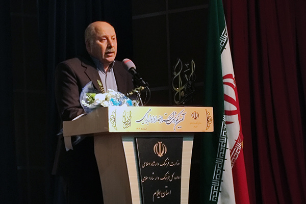 روزنامهنگار و نویسنده پیشکسوت ایلامی تجلیل شد