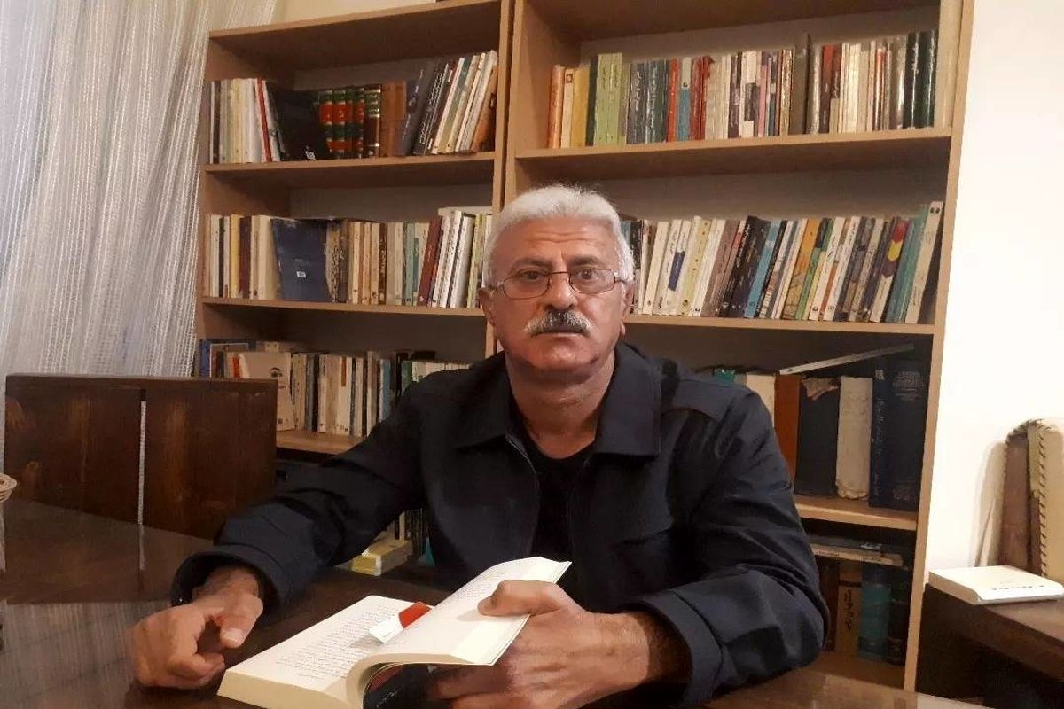 یاد آنها که در آثارشان قدم میزنند