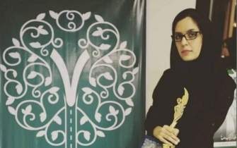 یاد آنها که در آثارشان قدم میزنند