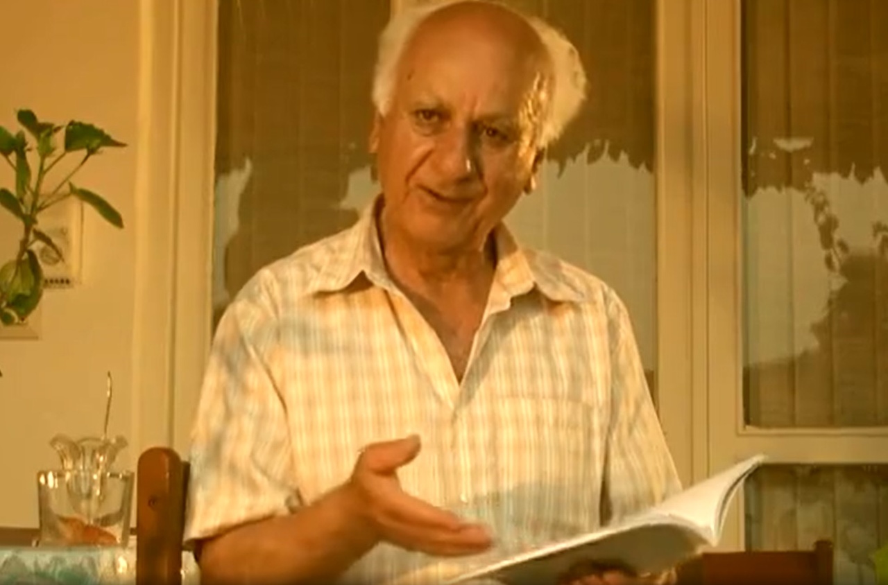 یاد آنها که در آثارشان قدم میزنند