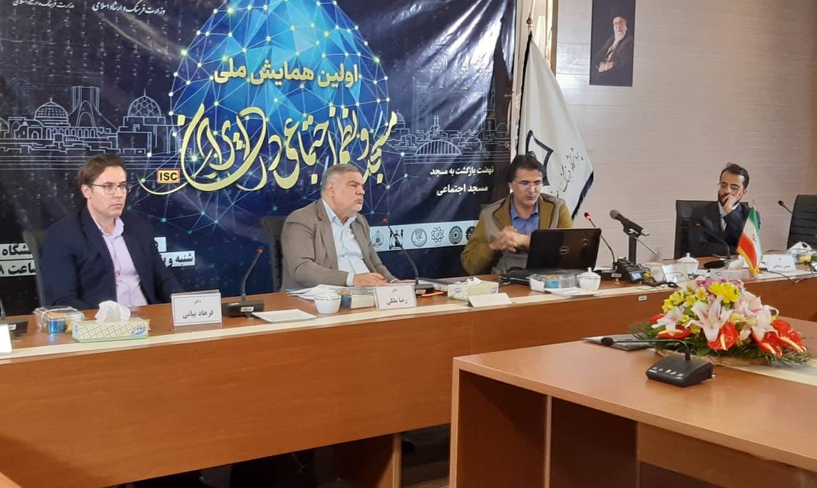 بیشتر ادبیات مسجد از سوی غیرمسلمانان تولید شده است