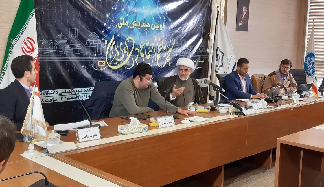 بیشتر ادبیات مسجد از سوی غیرمسلمانان تولید شده است