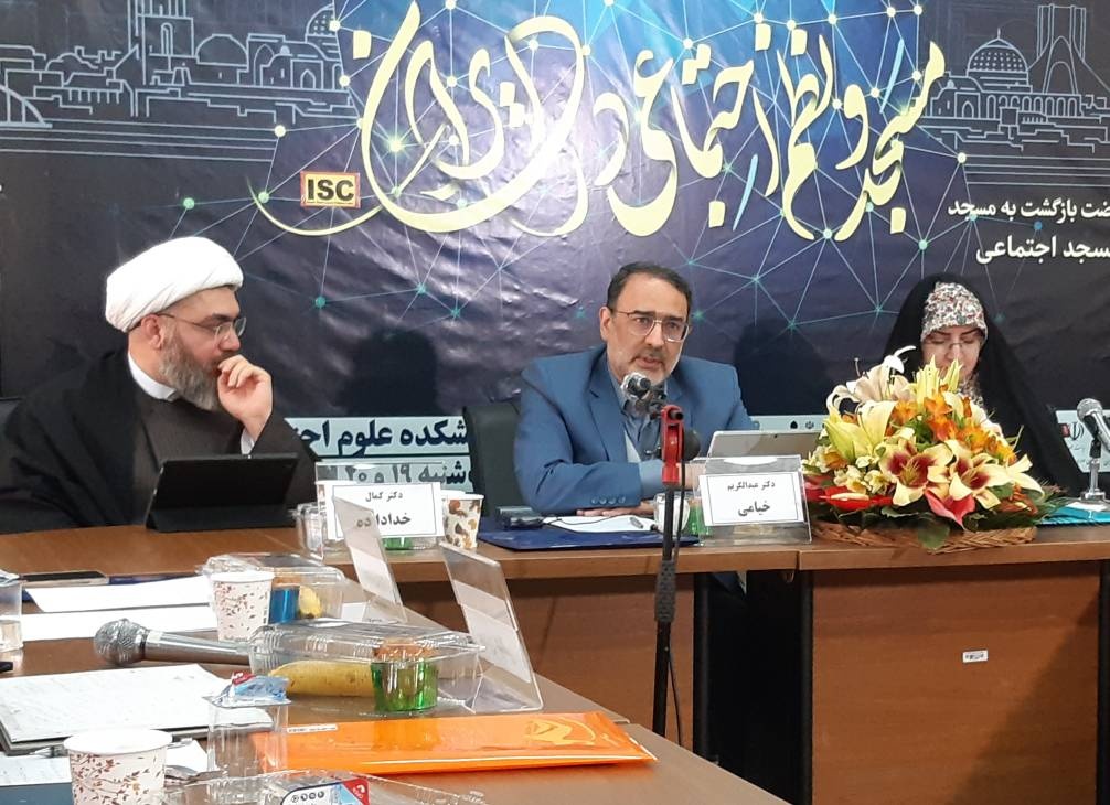 بیشتر ادبیات مسجد از سوی غیرمسلمانان تولید شده است