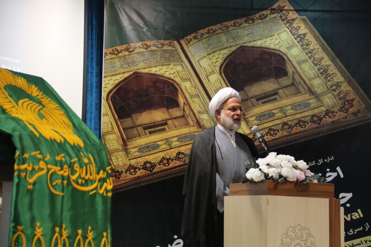 برگزیدگان جشنواره کتابخوانی رضوی کردستان تقدیر شدند/ شرکت ۴ هزار نفر در جشنواره