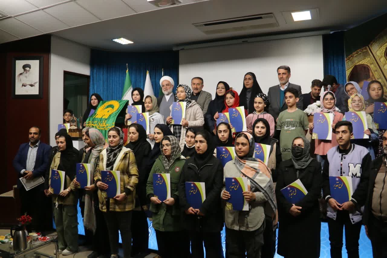 برگزیدگان جشنواره کتابخوانی رضوی کردستان تقدیر شدند/ شرکت ۴ هزار نفر در جشنواره