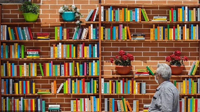 نخستین نماد بزرگ کتاب چهارمحال و بختیاری در فرخشهر ایجاد شد/ دیواری برای یار مهربان