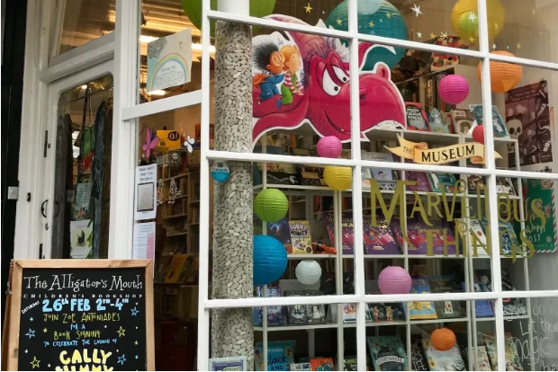 برترین کتابفروشیهای مستقل کودک؛ از «کارخانه قصهگویان» تا «مرغ و قورباغه»