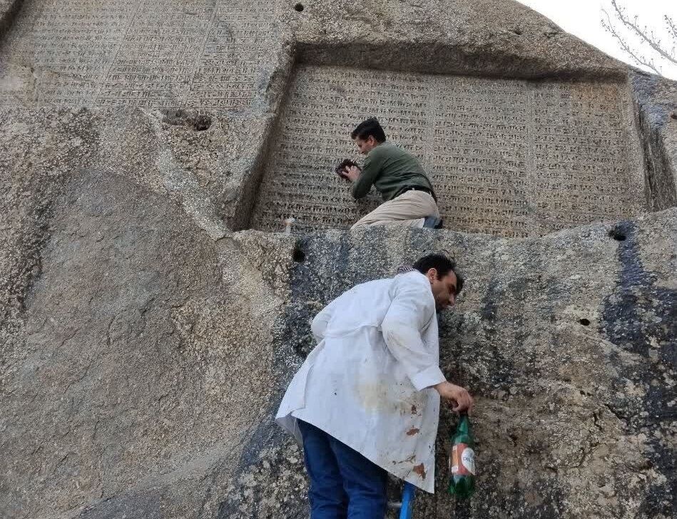 دوده کتیبههای گنجنامه همدان پاک شد/ بنا آسیب ندید