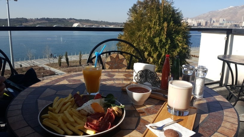 صبحانه در دریاچه چیتگر چه بخوریم؟