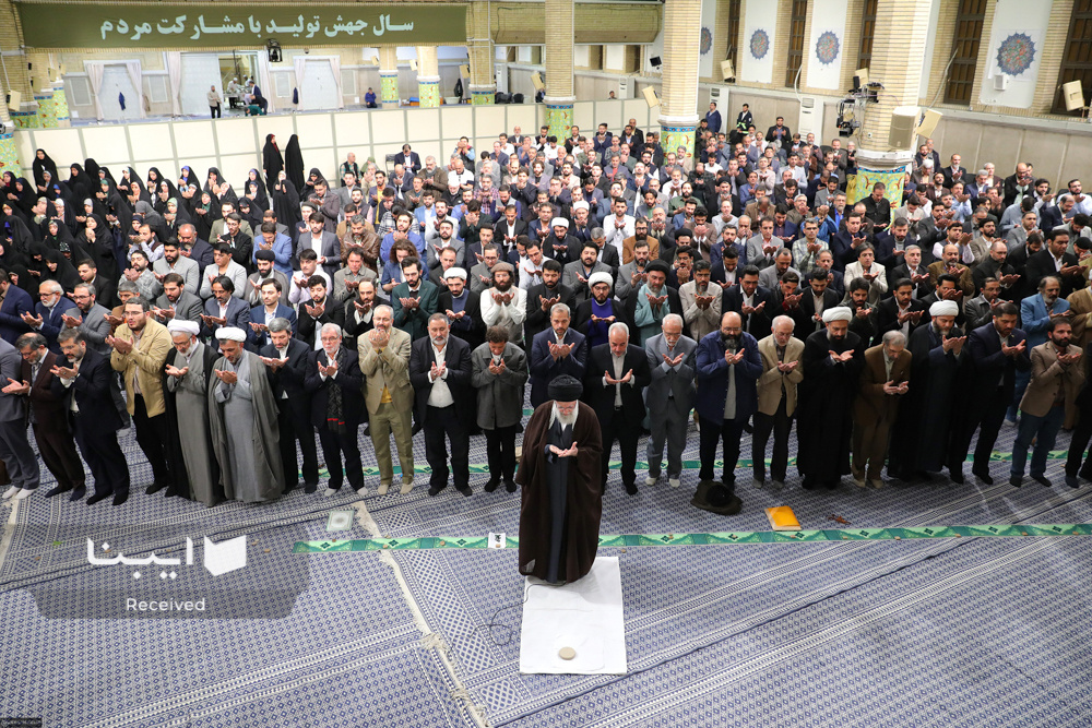 رهبری جریانساز حرکتهای شعری در کشور هستند