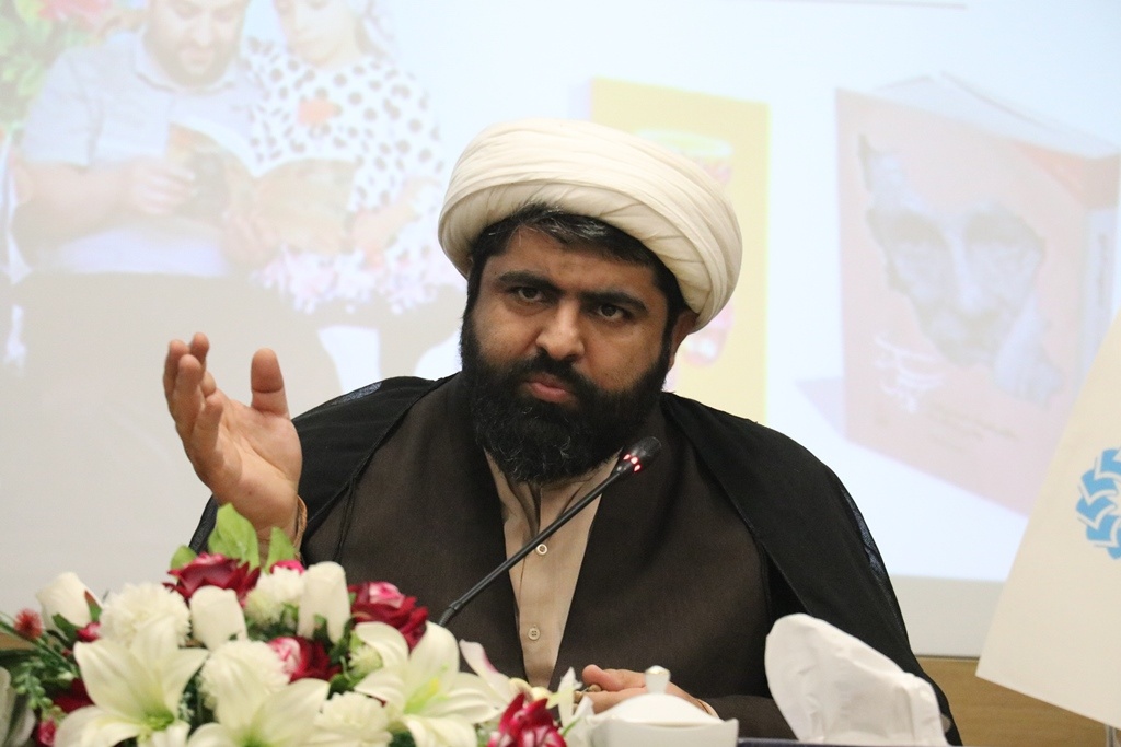 نشست علمی - فرهنگی «حسنه ماندگار» برگزار شد/ لزوم آگاهی دهی در موضوع جمعیت با تالیف کتاب