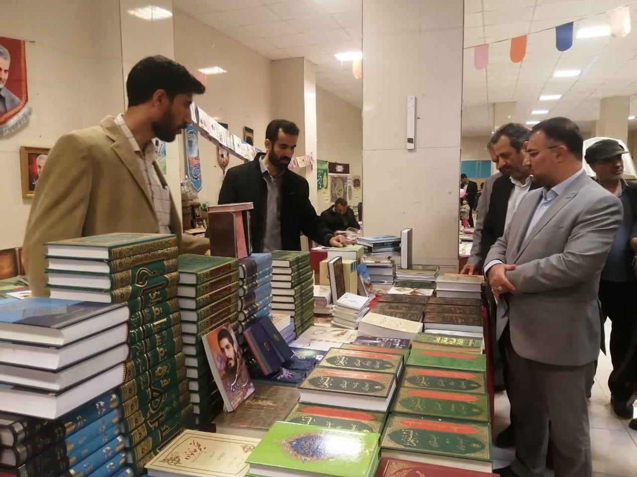 نمایشگاه قرآن و عترت همدان در ملایر گشایش یافت