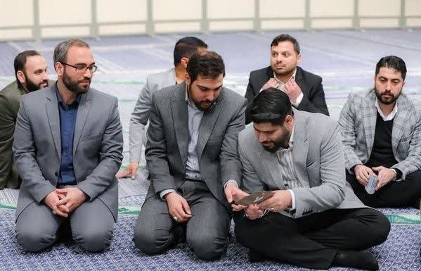 رهبر معظم انقلاب بر ترجمه اشعار درباره فلسطین تاکید دارند