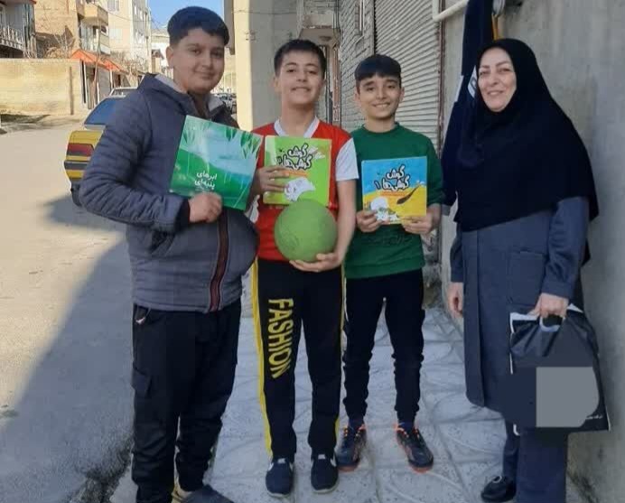 کتاب عیدی کودکان کار اسدآبادی شد