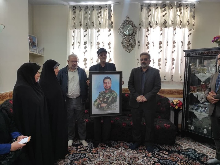 مدیر کل ارشاد لرستان با خانواده شهید کنسولگری ایران در سوریه دیدار کرد