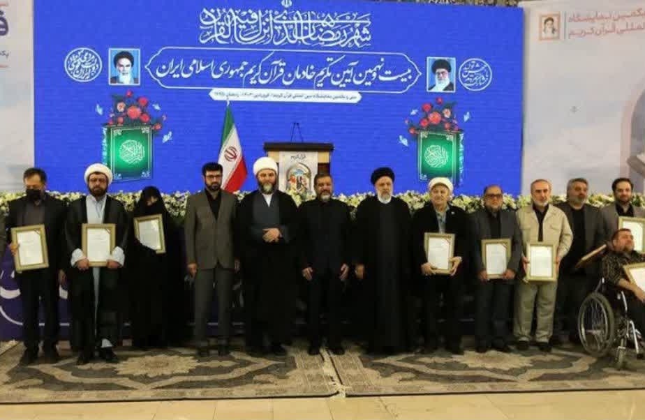 بازدید اعضای انجمن شعر و ادب قطب تربتحیدریه از آرامگاه فردوسی/جمعخوانی کتاب در خوشاب