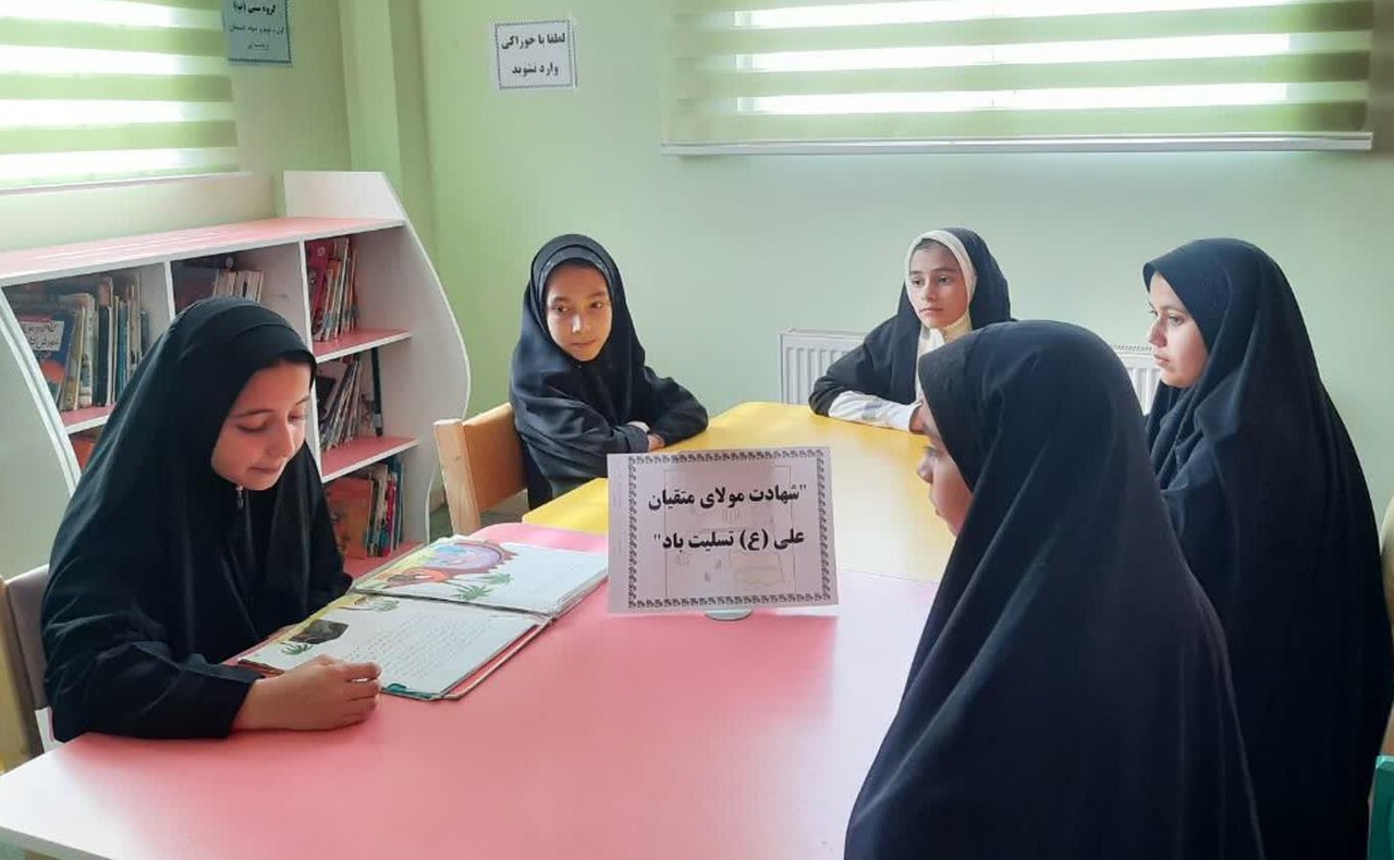 بازدید اعضای انجمن شعر و ادب قطب تربتحیدریه از آرامگاه فردوسی/جمعخوانی کتاب در خوشاب