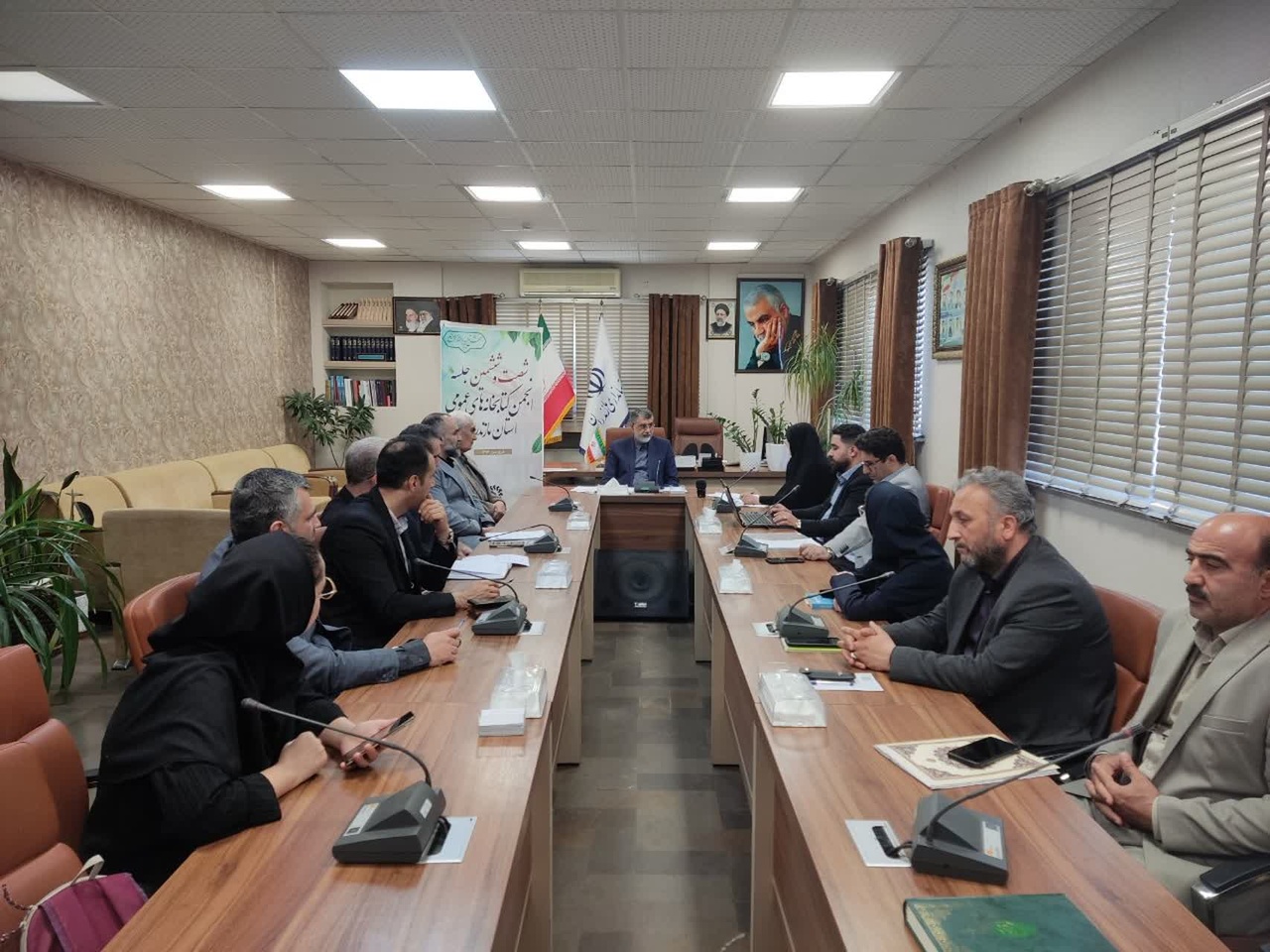 آثار مولفان بومی مورد توجه قرار گیرد