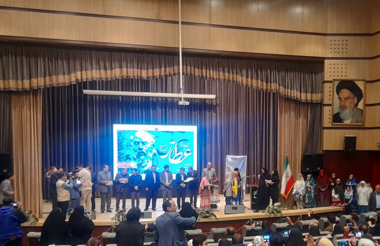 «که در صد قرن چون عطار ناید»