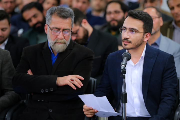 شعرخوانی حسین دهلوی در دیدار با رهبر انقلاب